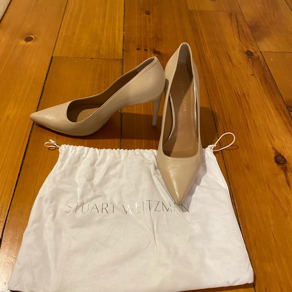 Nude Stuart Weitzman pumps